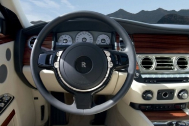 Rolls-Royce смог удвоить продажи автомобилей за 2010 год