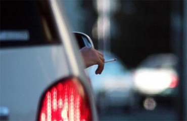 Депутаты планируют запретить курение за рулем