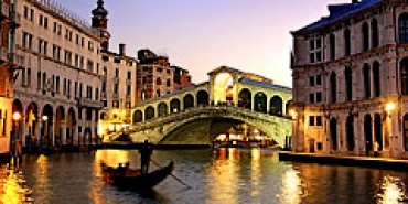 По Венеции можно отправиться на каяке
