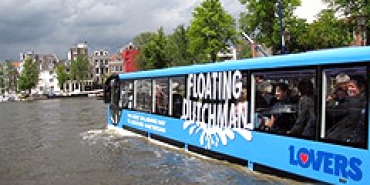 В Амстердаме устраивают экскурсии на автобусах-амфибиях