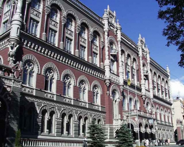 НБУ просит банки обслуживать крымчан