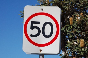 Скорость для автомобилей, разрешенную на территории населенных пунктов планируется снизить до 50 км/час