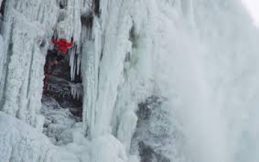Замерзший Ниагарский водопад покорен