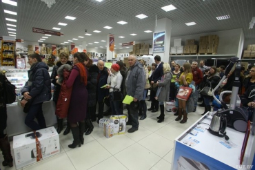 Белорусы предпочитают ездить за продуктами и одеждой в Украину