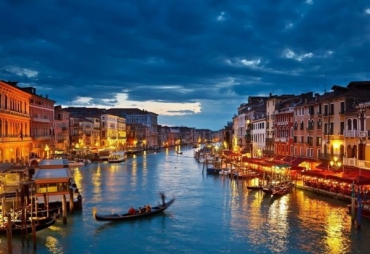 Невоспитанные туристы вызывают гнев жителей Венеции