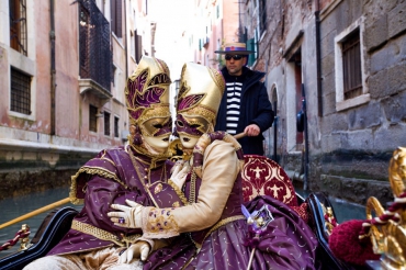 Венецианский карнавал отменил запрет на маски